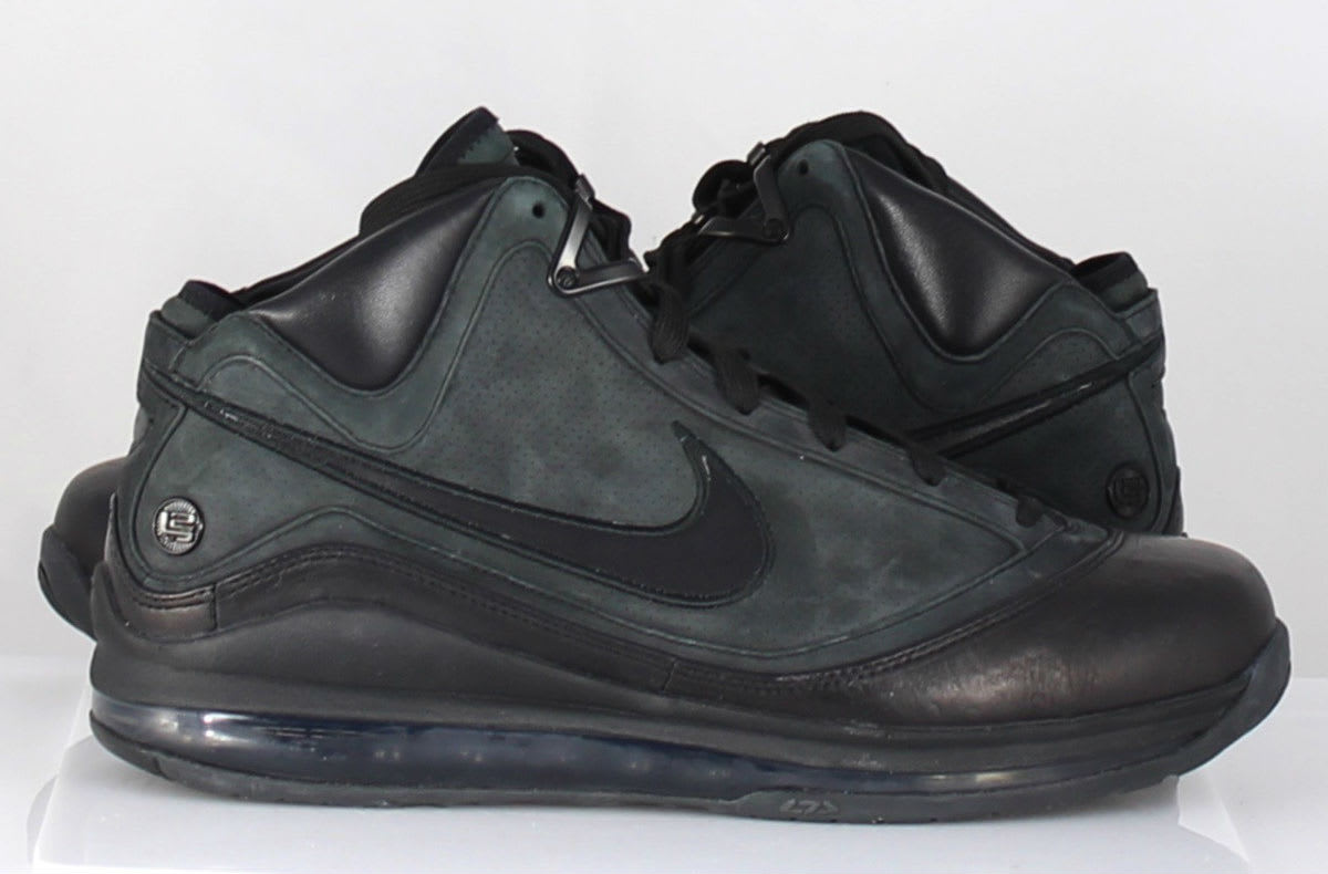 all black lebron 7