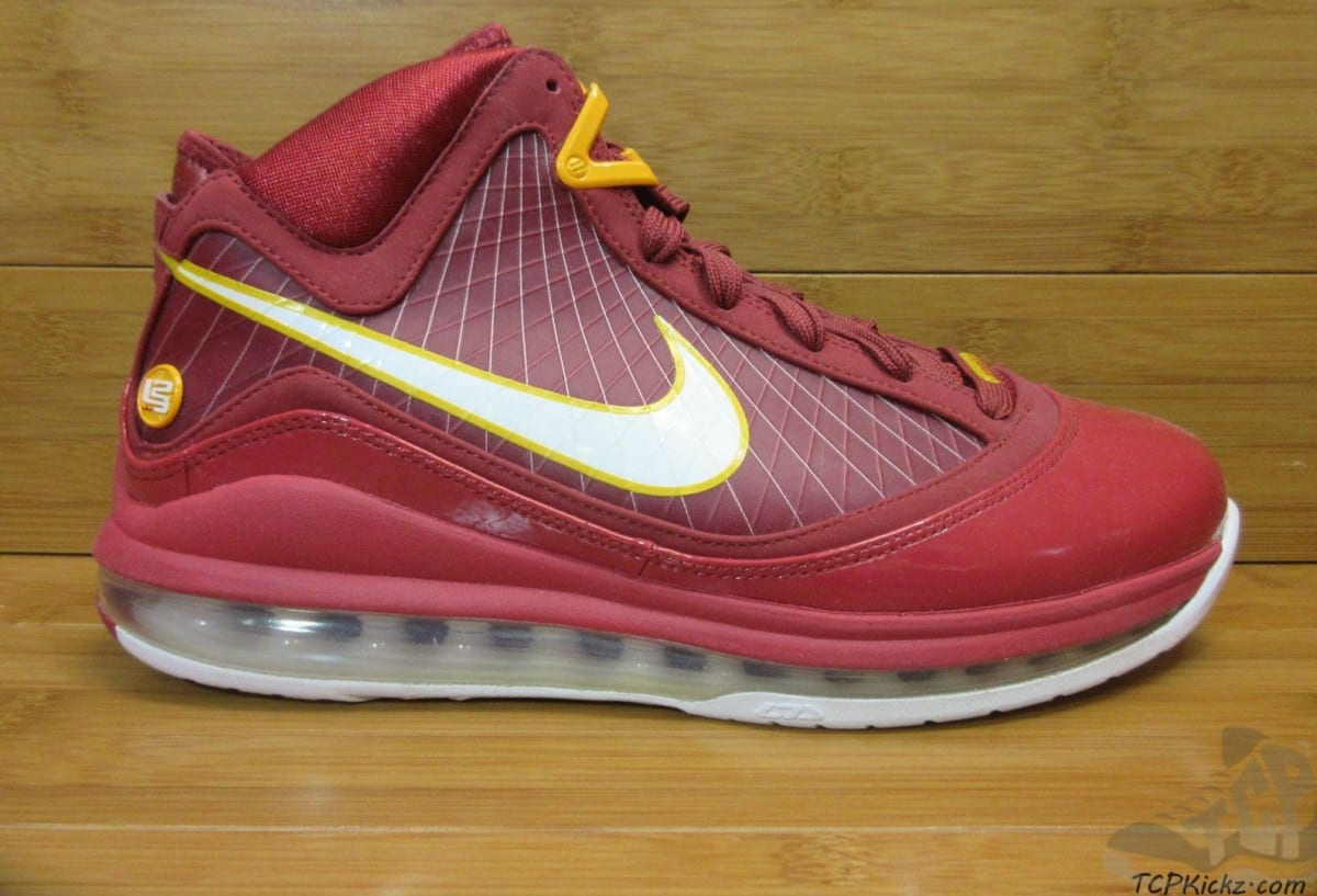 lebron cavs shoes