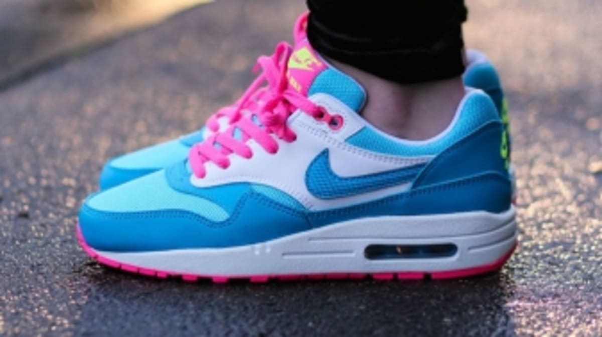 black pink and blue nike air max