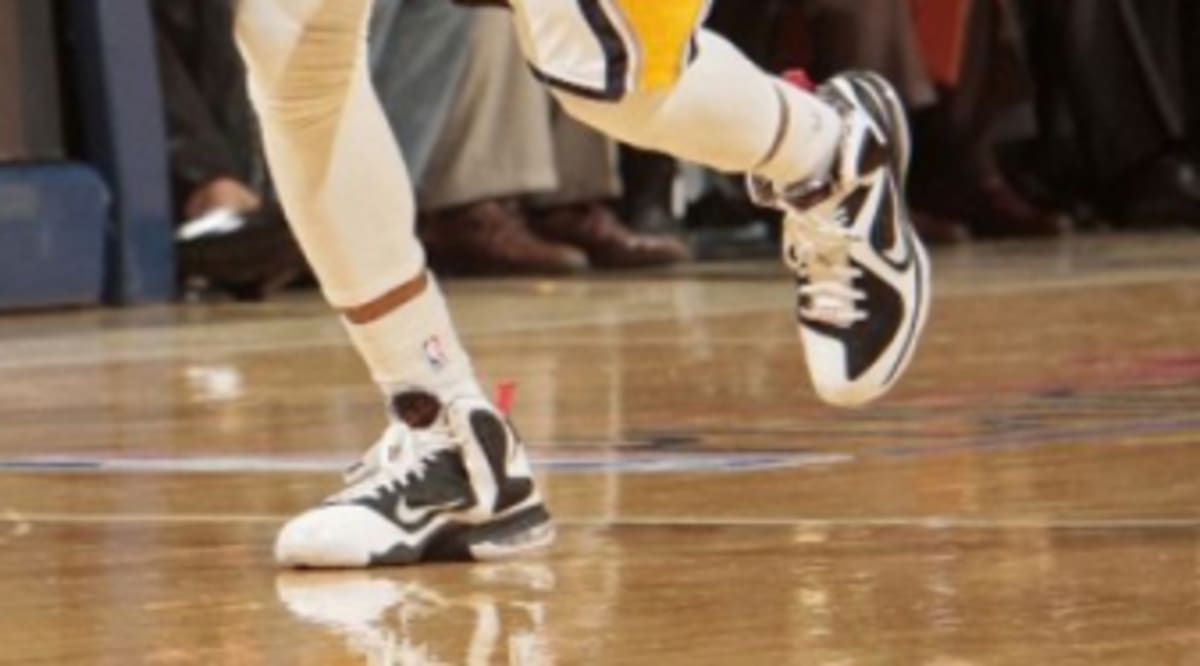 basketball players with signature shoes