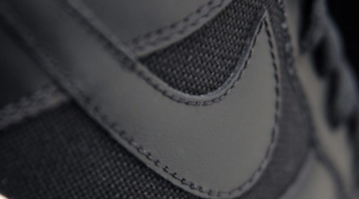white and black af1 gum sole