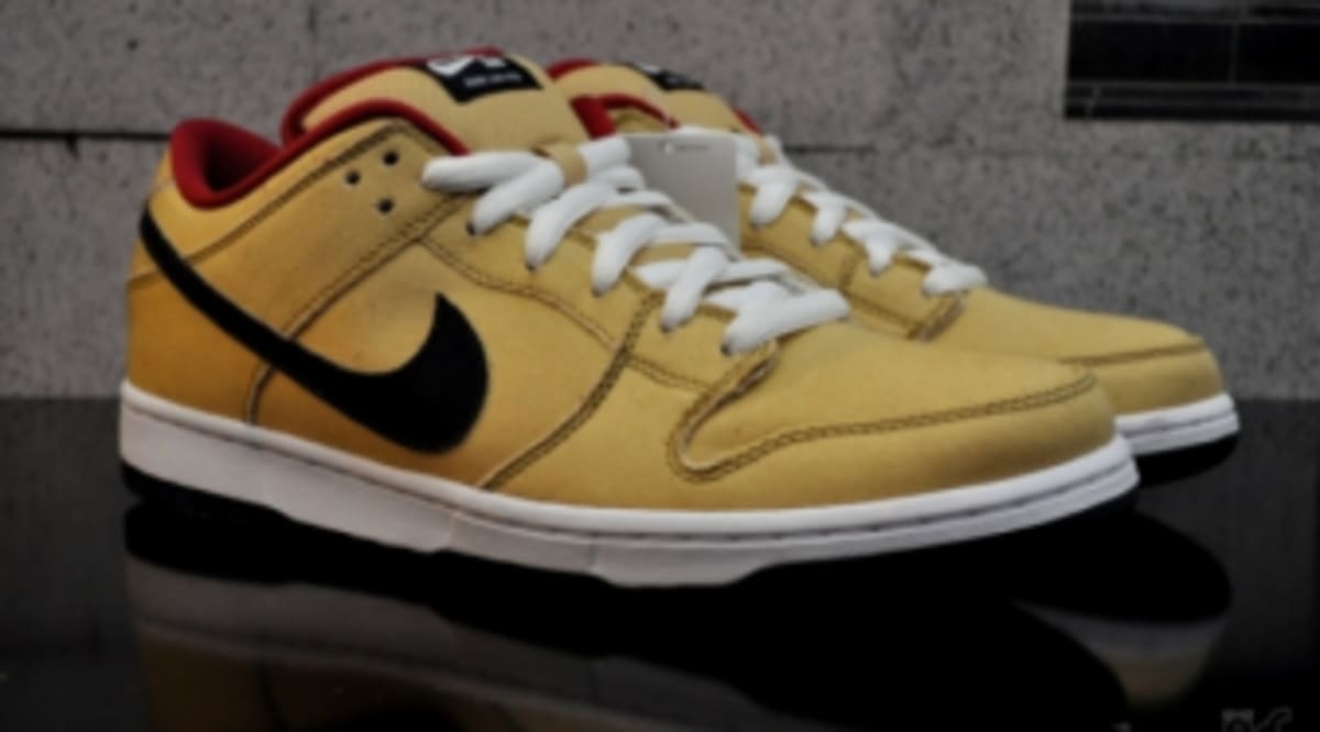 nike dunk gold suede