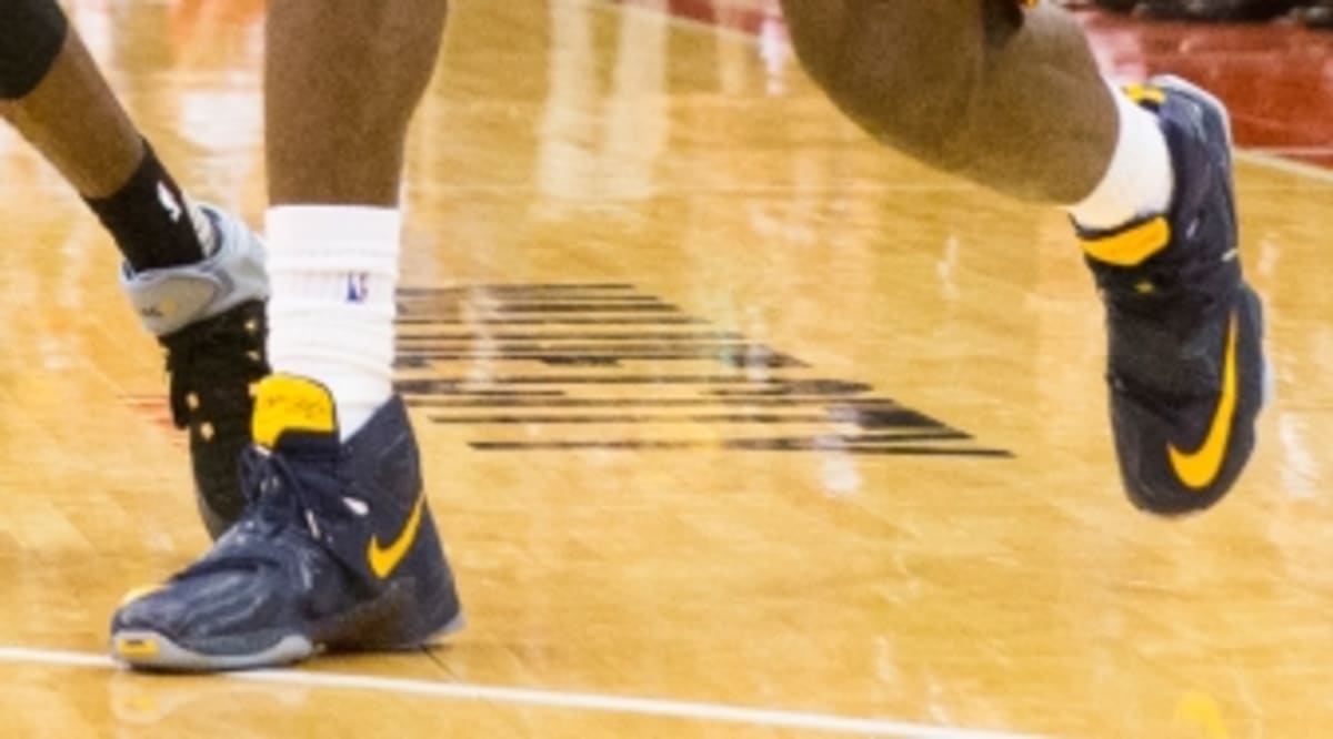 lebron james no tie shoes