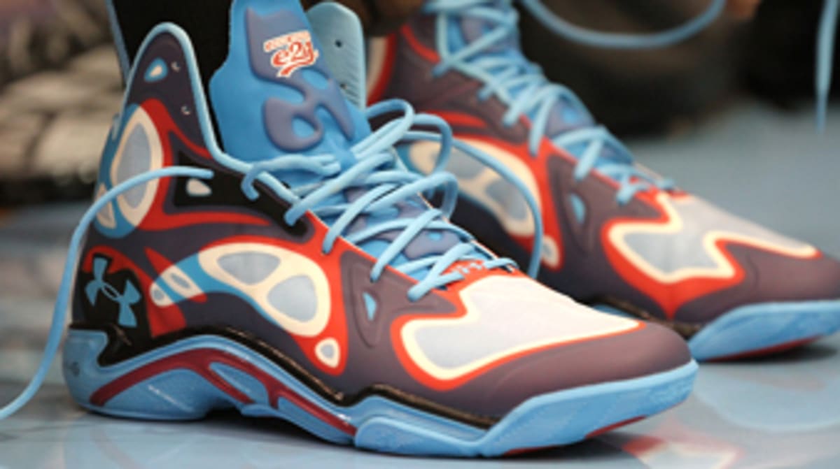 Sneaker Watch // Under Armour ELITE 24 "Midnight Run" Sole Collector