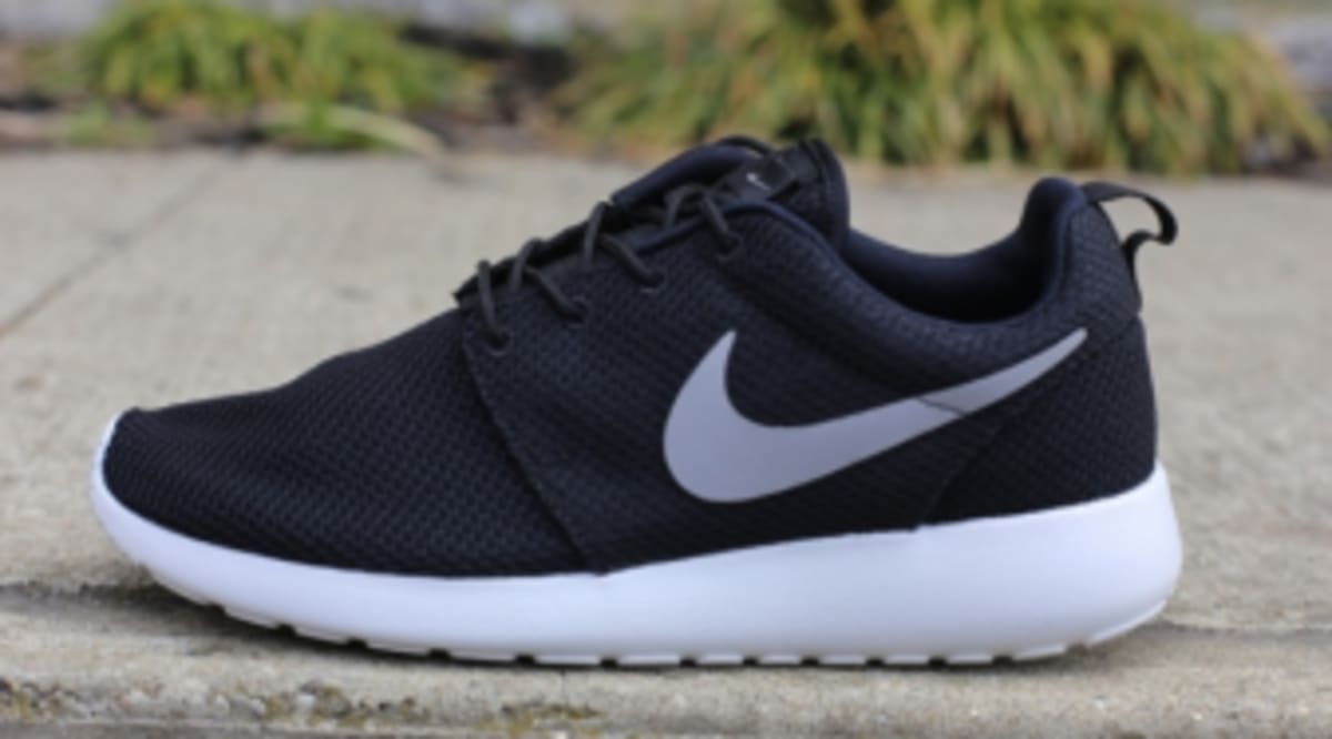 sepatu nike roshe run