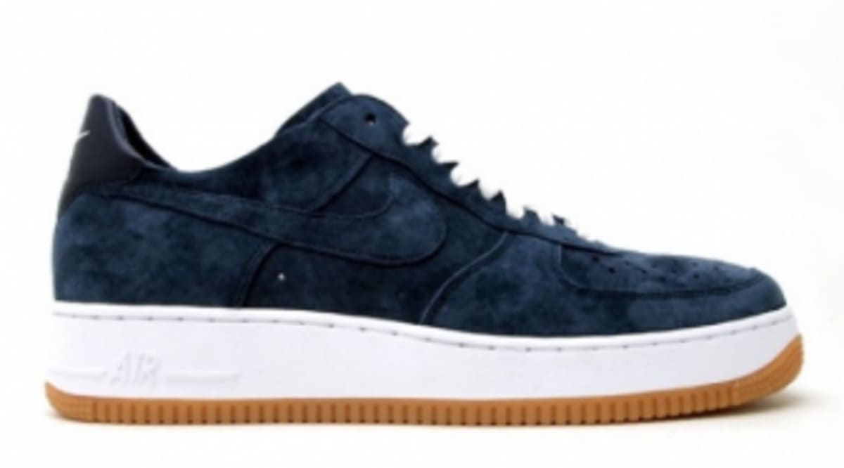 should i get a size down in air force 1