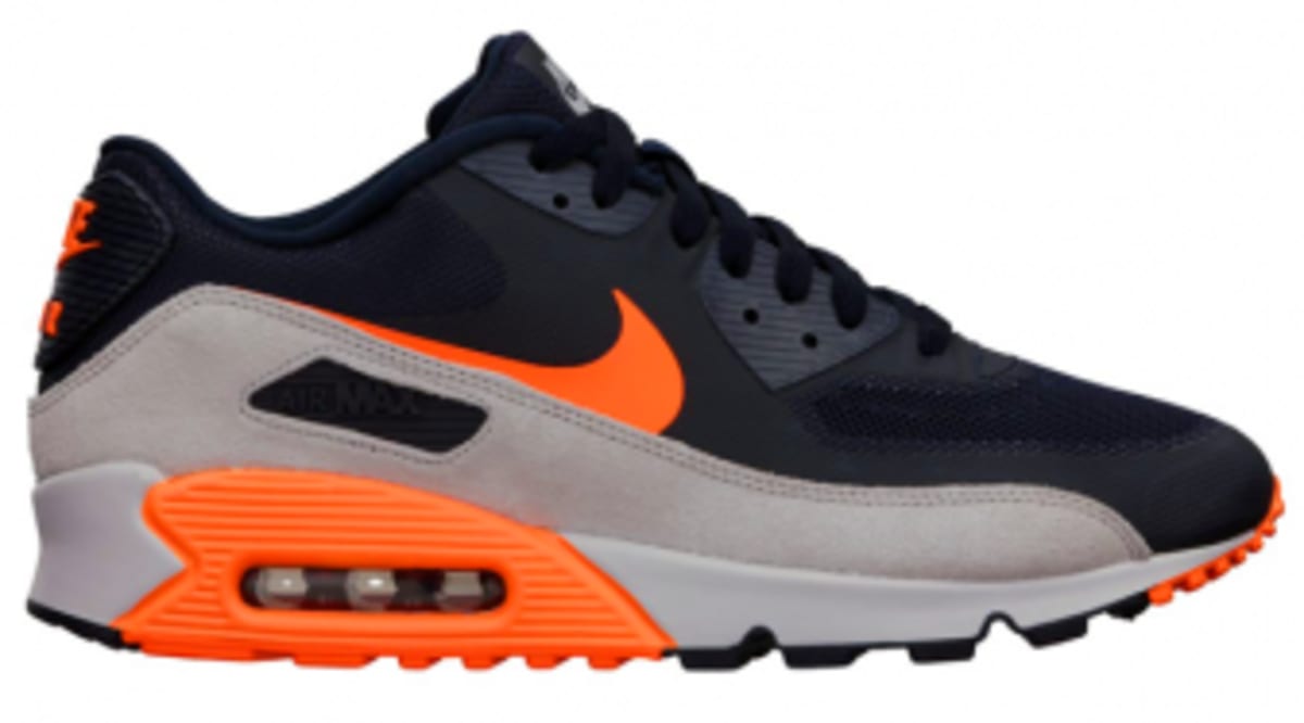 nike trainers orange sole