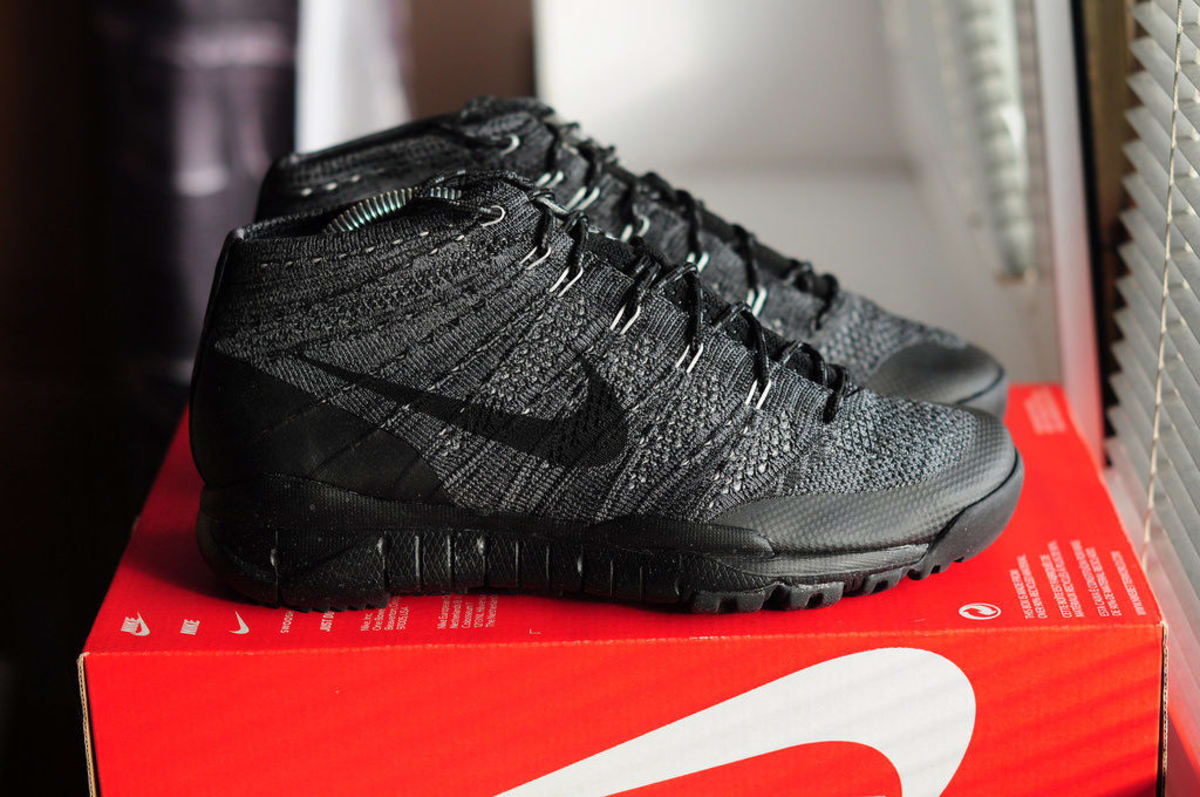 nike flyknit chukka sneakerboot