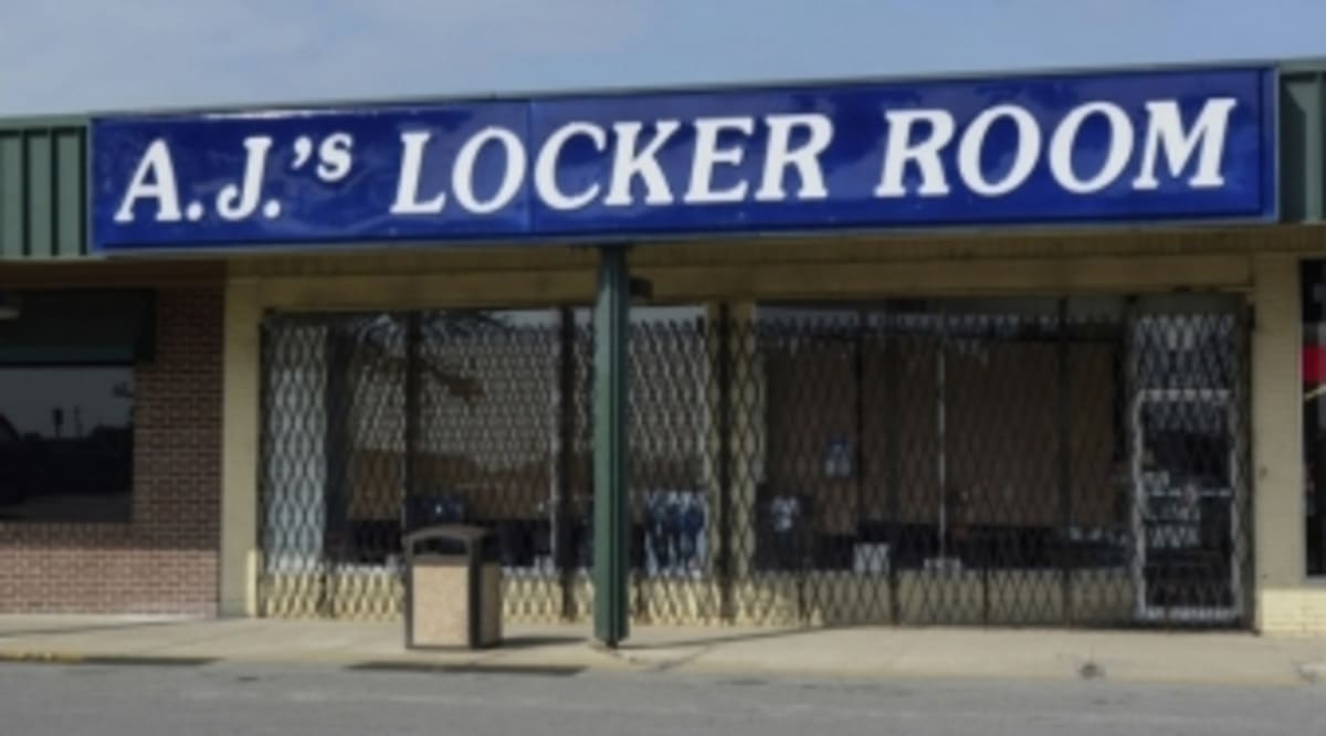 mr lee's sneaker store in brooklyn