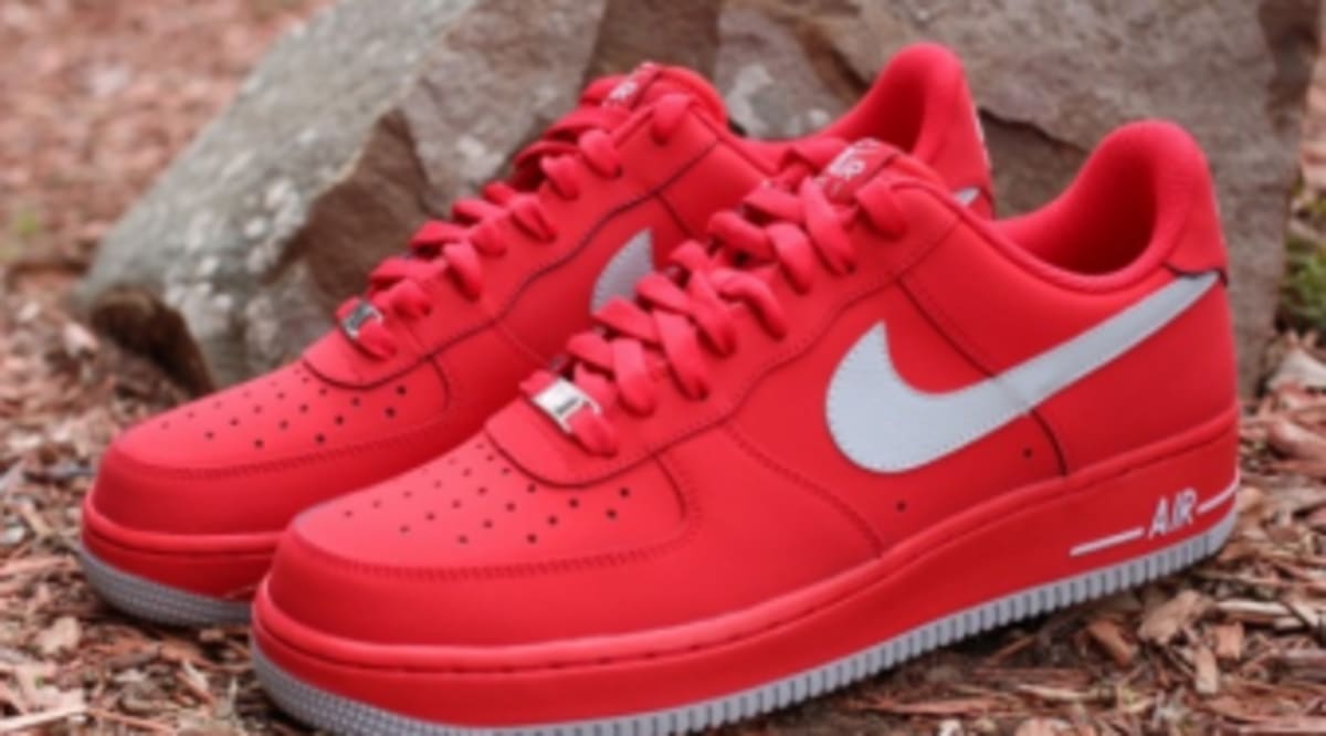 af1 low university red