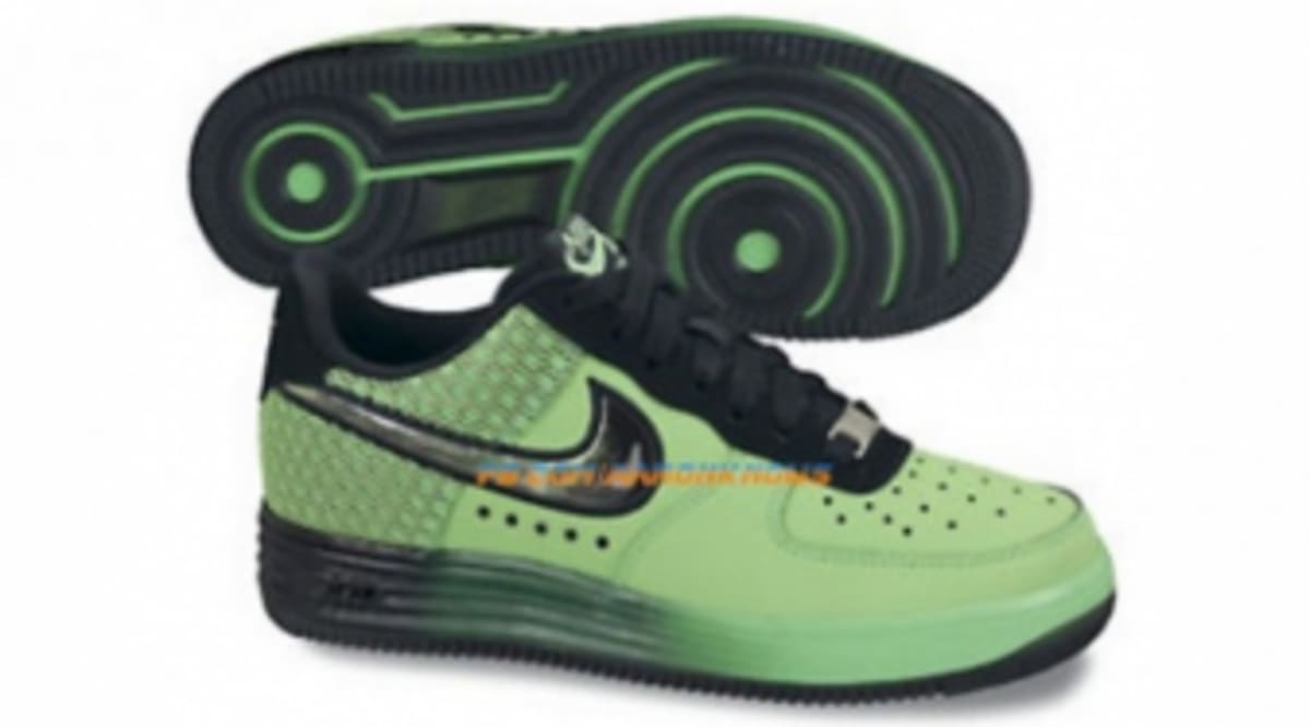 nike lunarsolo on feet