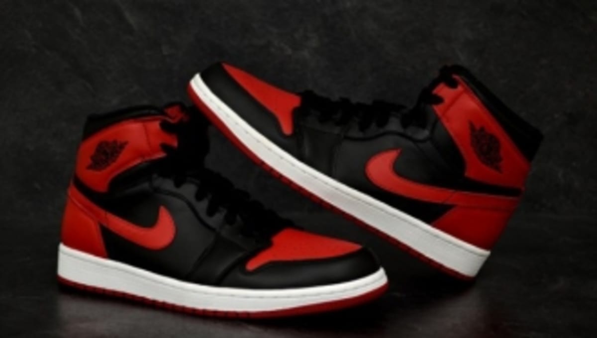 AIr Jordan 1 Retro High OG - Black/Varsity Red // Detailed Look | Sole