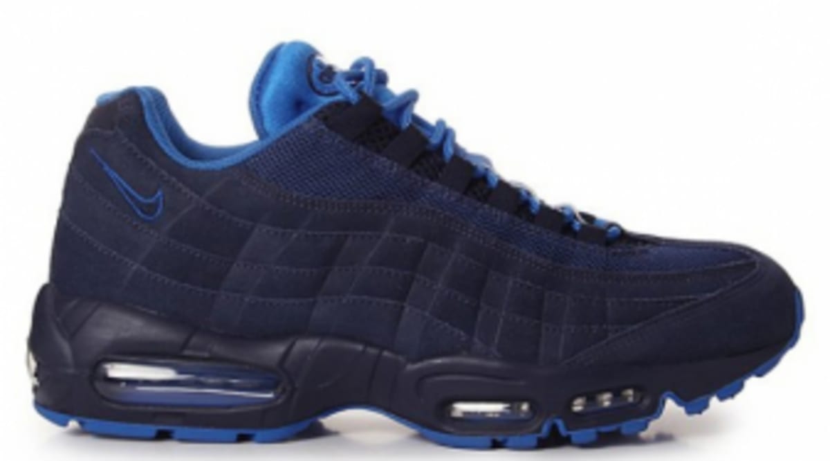 navy and white air max 95