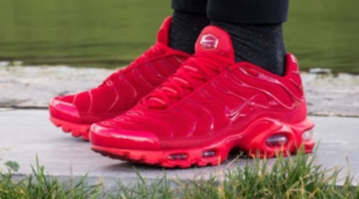 black and red tns footlocker