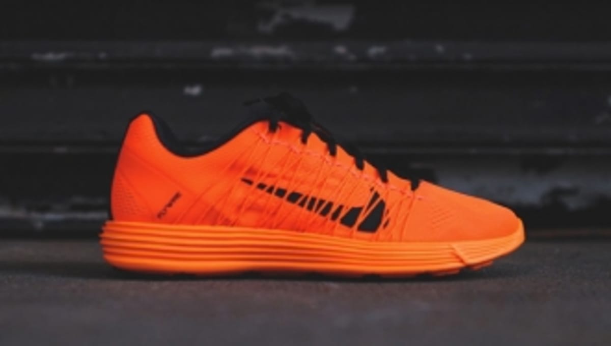 nike trainers orange sole