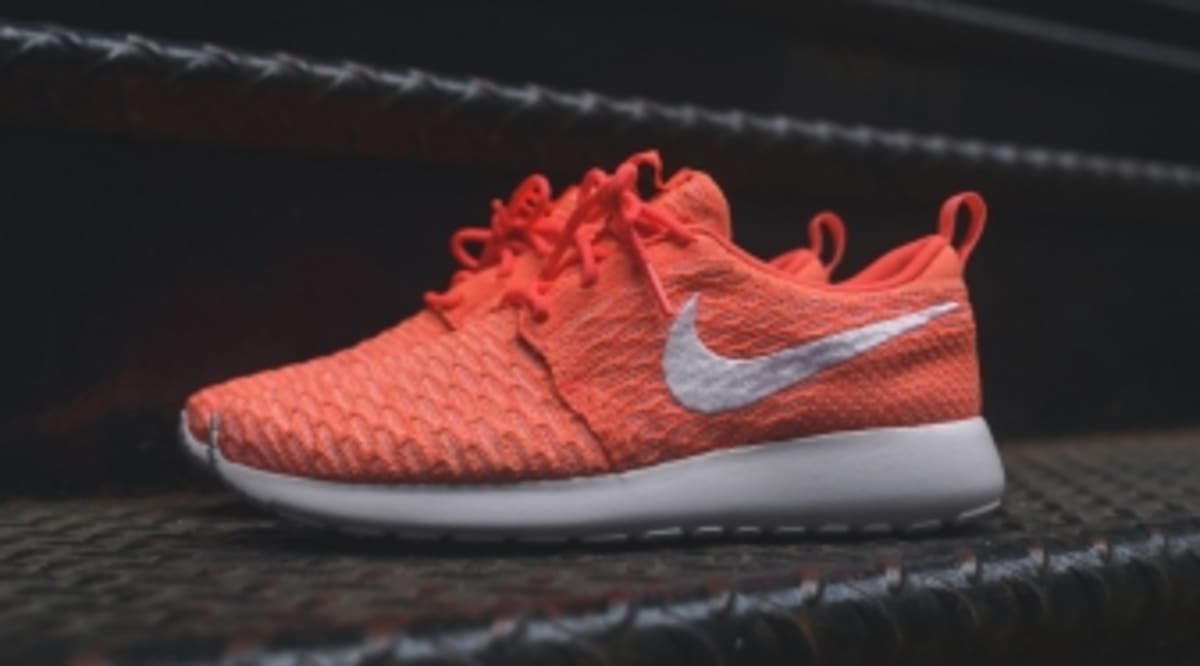 nike roshe one hot lava