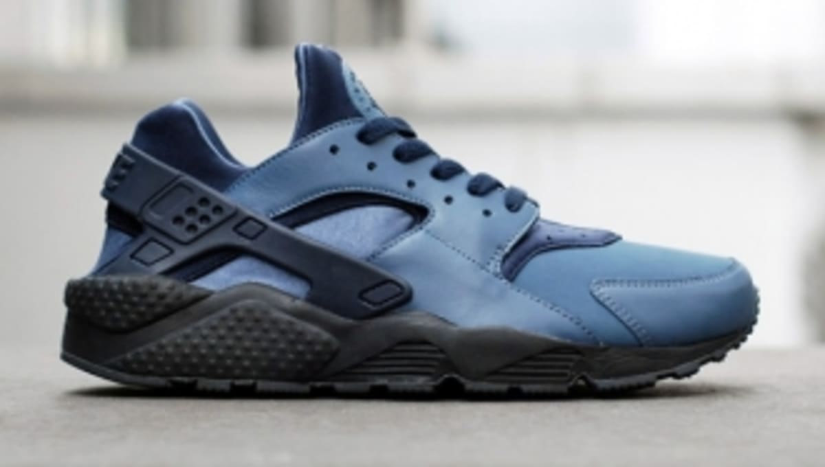 nike air huarache dark blue