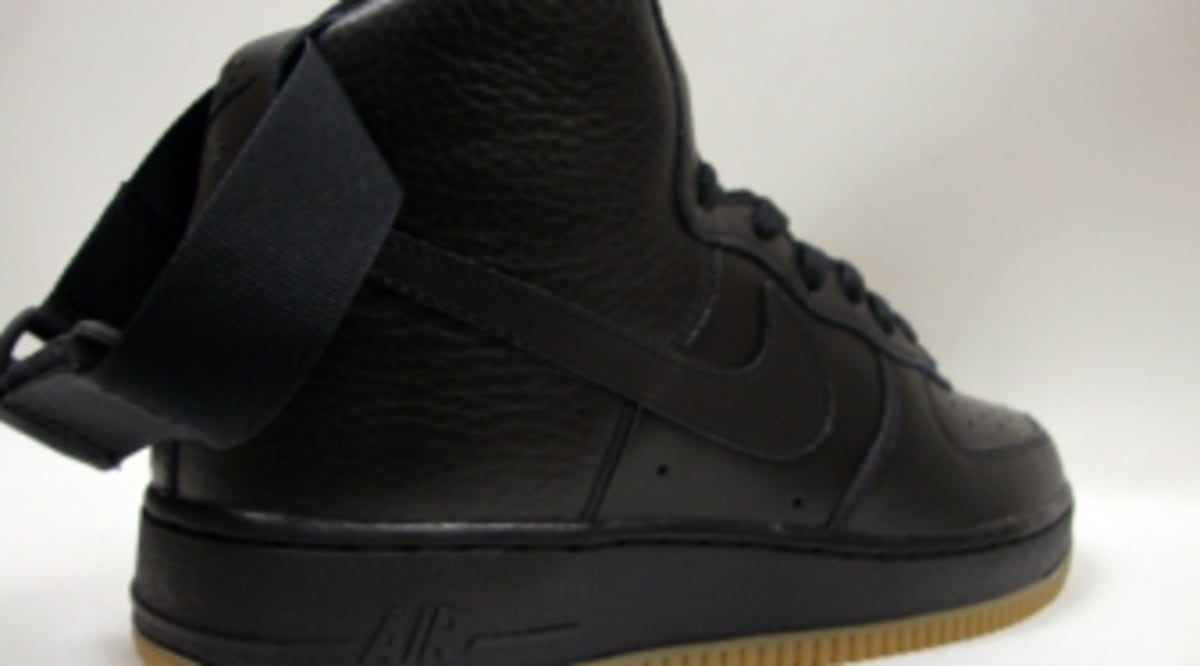 black nike air force gum sole