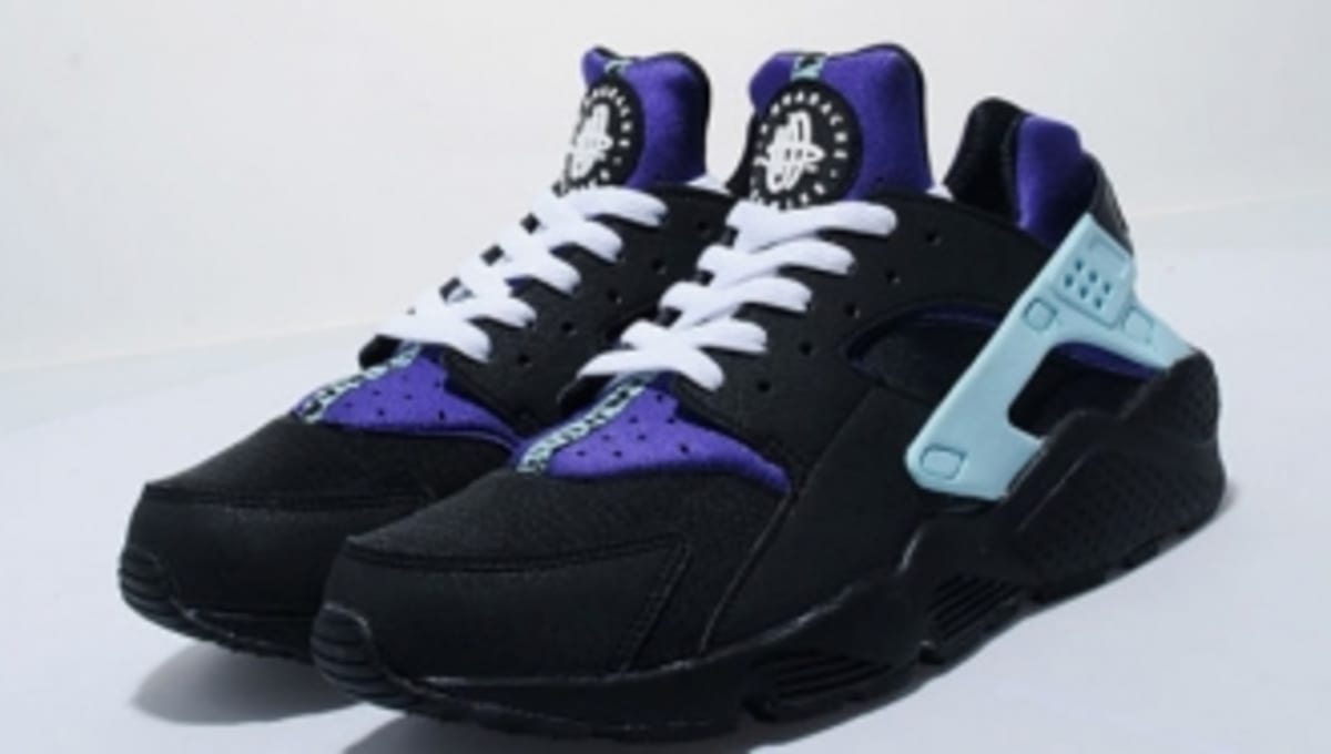 nike huarache black with white sole