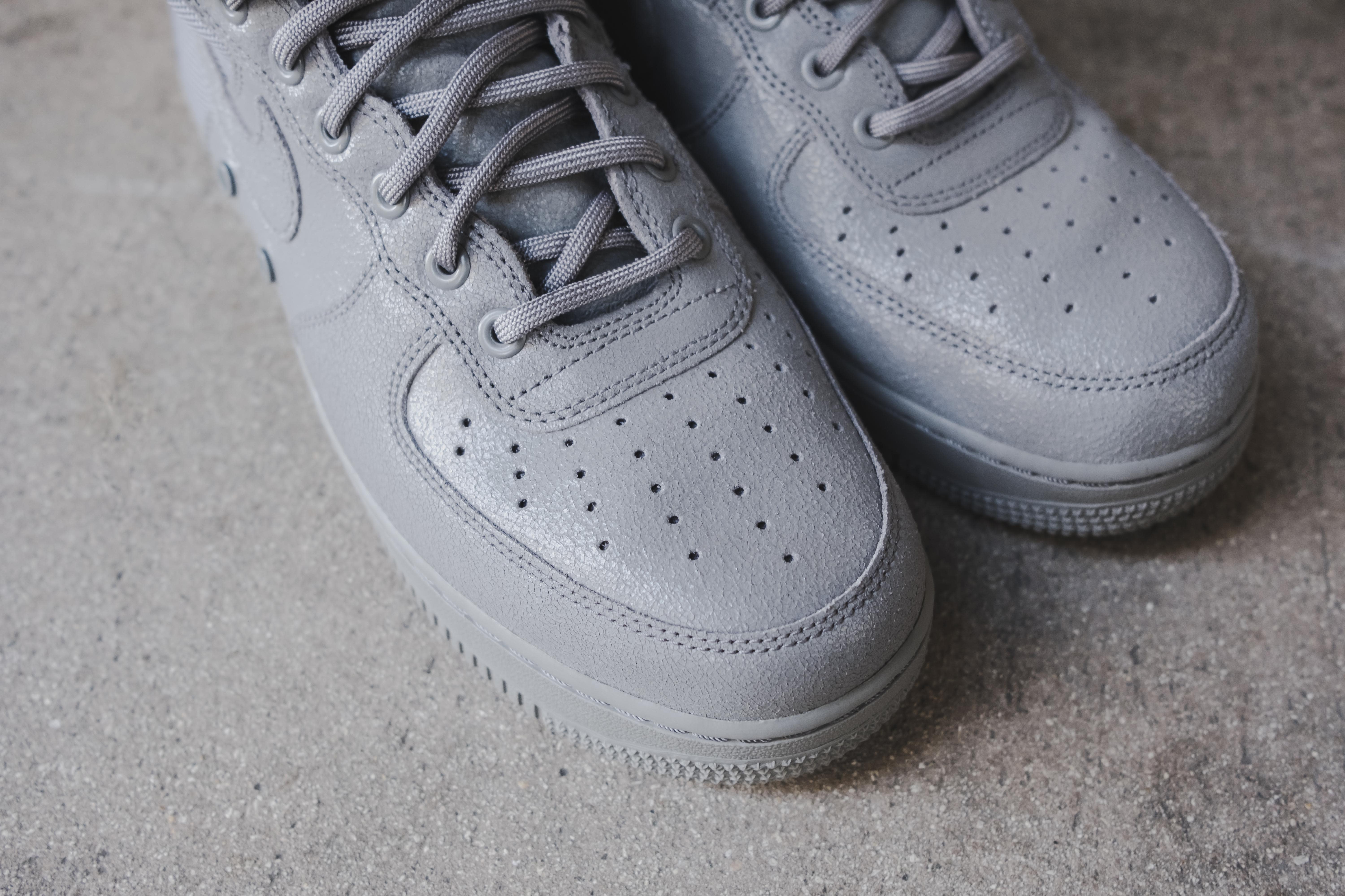 Nike grey. Nike af1 серые. Nike Force Gray. Nike Air Force 1 Gray. Nike Air Force 1 серые.