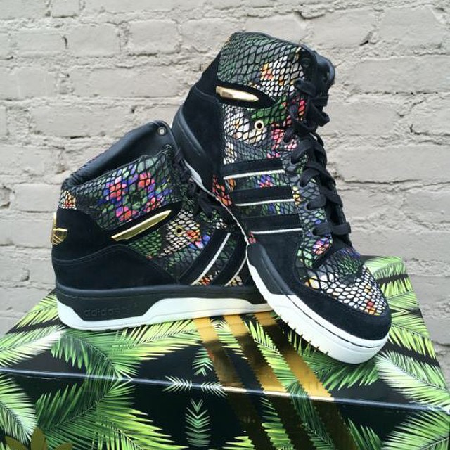 Snoop Dogg Picks Up Big Sean x adidas Originals Metro Attitude