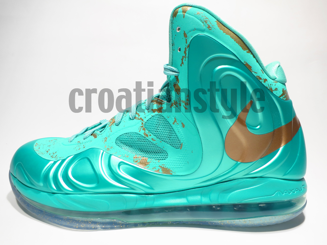 Hyperposite coocoo statue of liberty