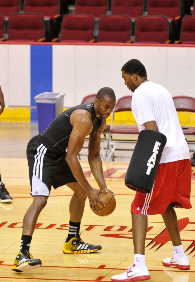 Dwight Howard wearing adidas D Howard 4 Lakers PE (5)