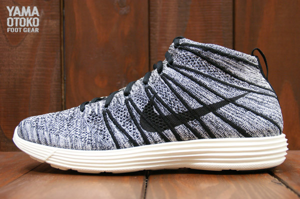 nike flyknit chukka black and white