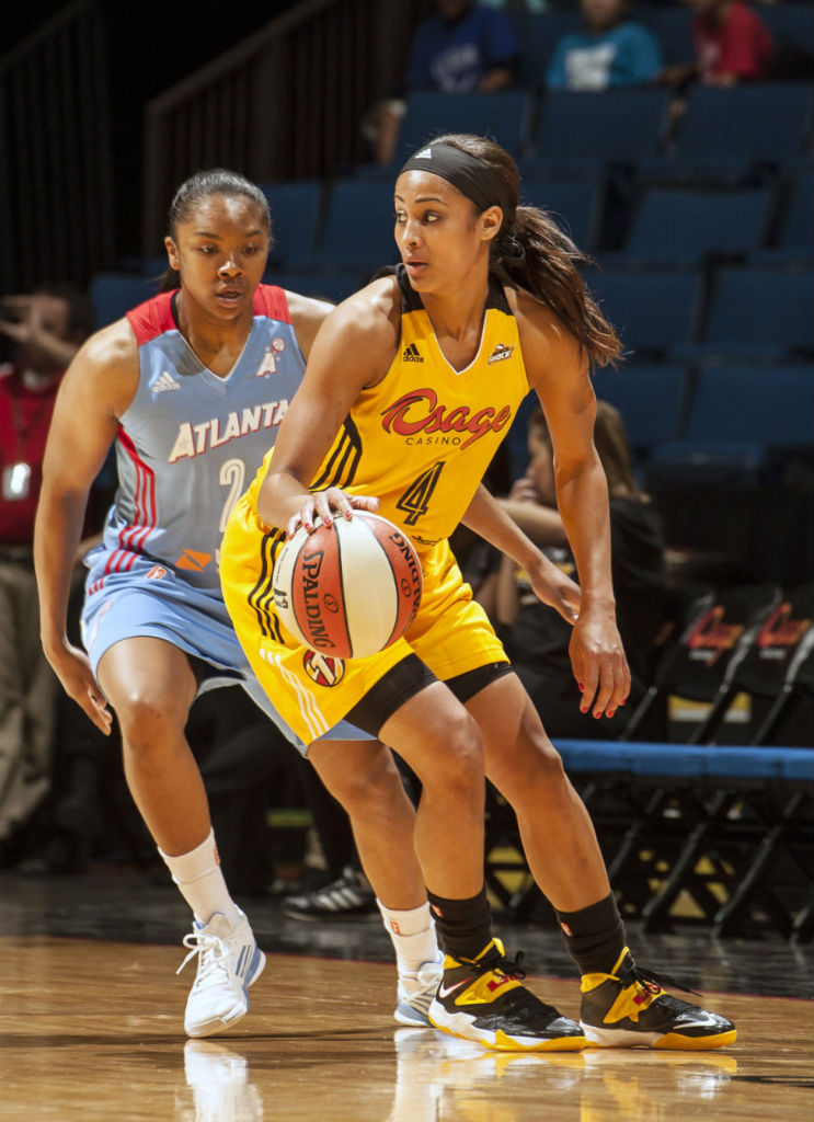 Skylar Diggins wearing Nike Zoom Soldier VII PE (1)