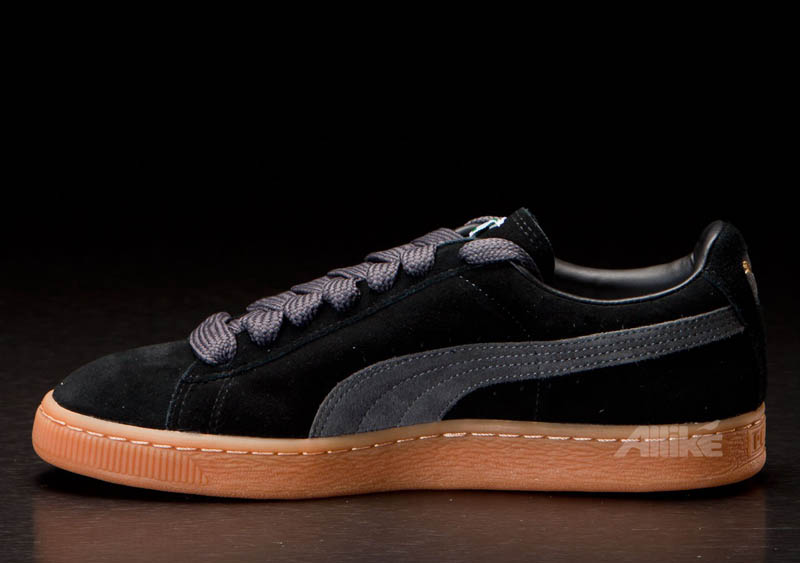 puma suede classic trainers with gum sole in black