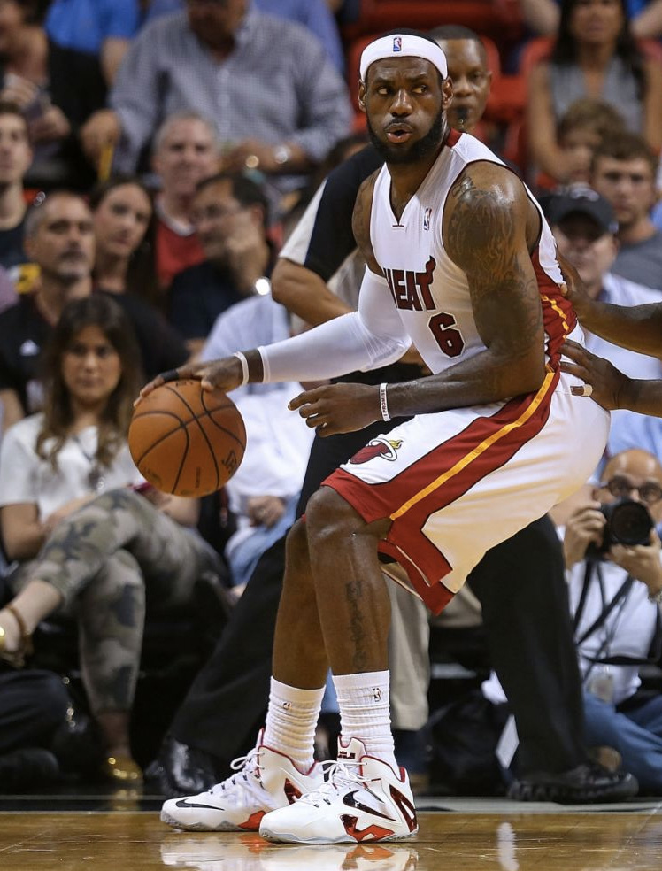 lebron james wearing lebron 11