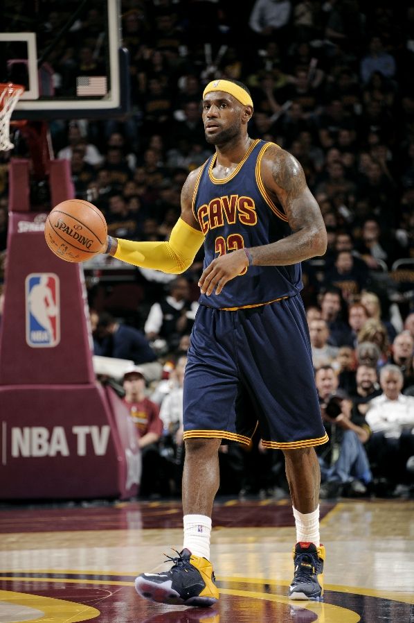 LeBron James wearing Nike LeBron XII 12 Blue Cavs PE (3)