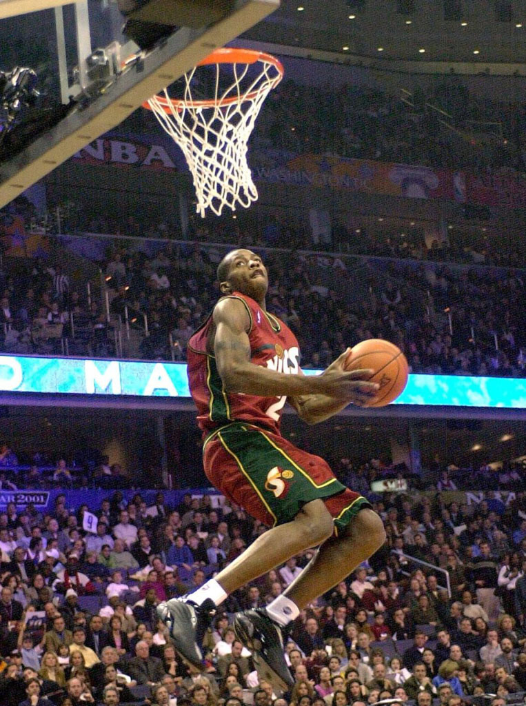 Desmond Mason wearing AND1 Mad Game