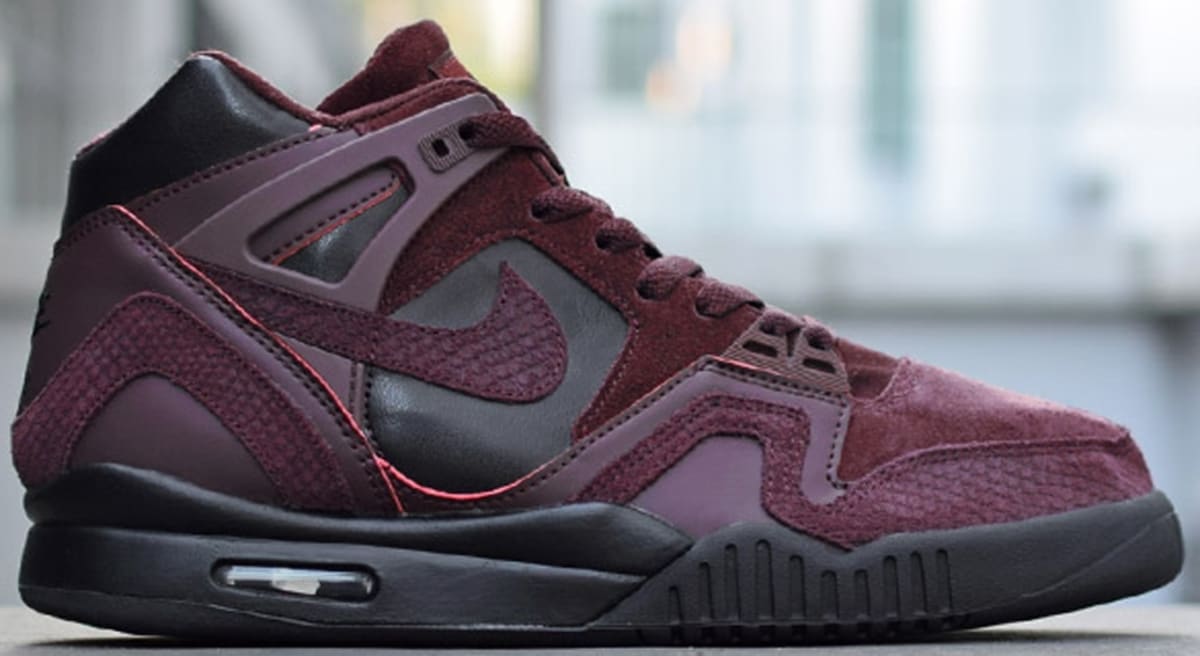 nike black and burgundy