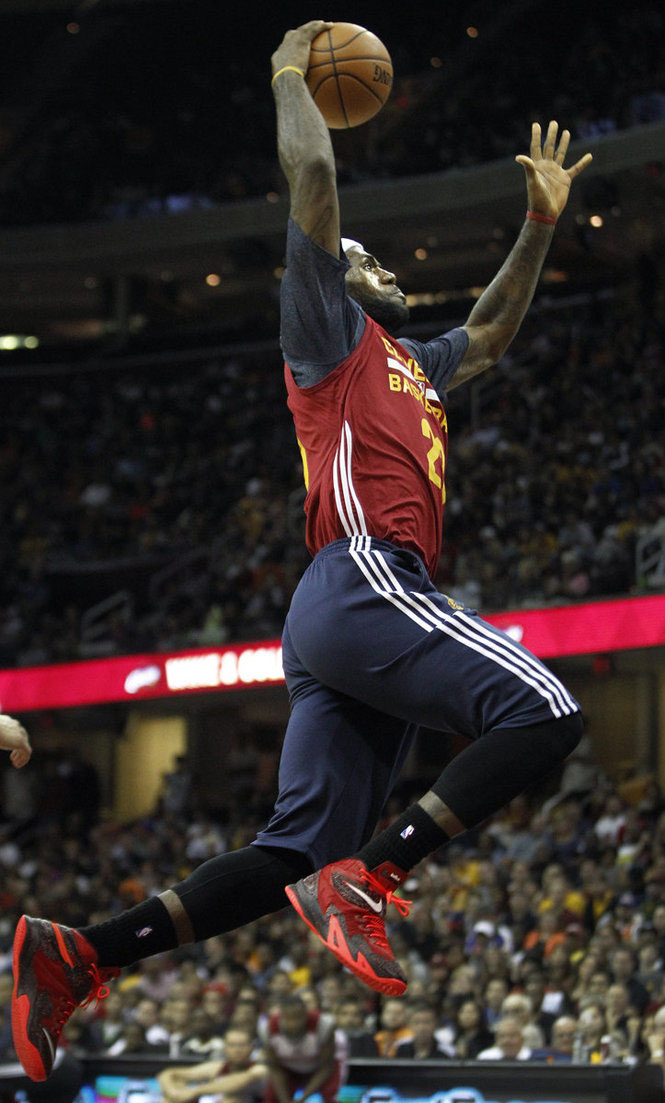 LeBron James wearing Nike Zoom Soldier VIII 8 Red/Black (2)