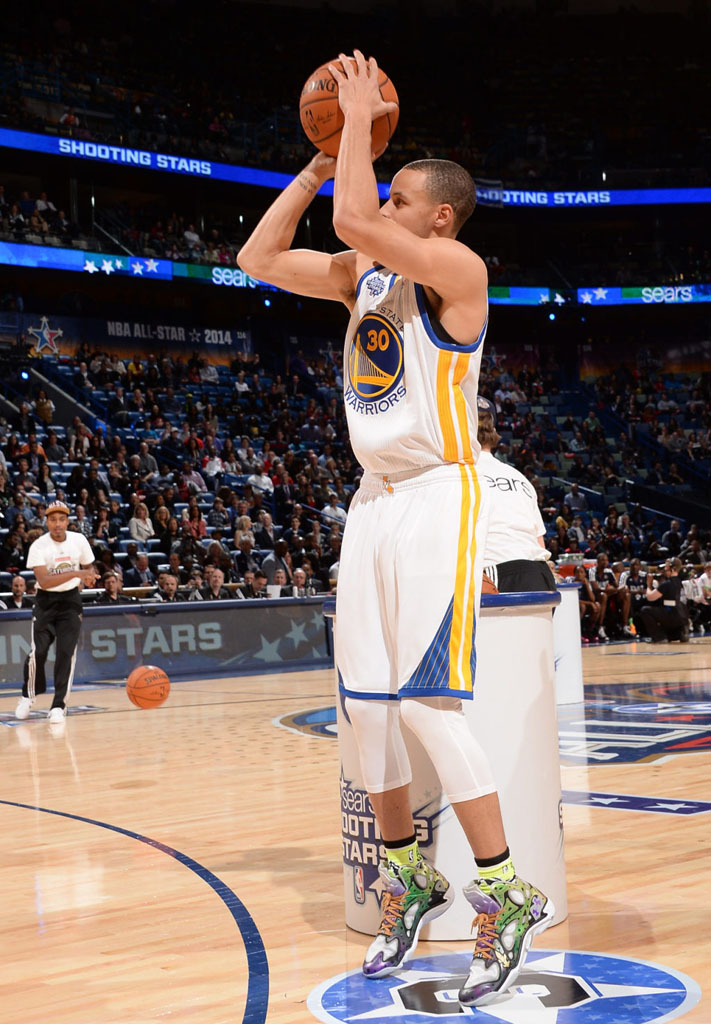 Stephen Curry wearing Under Armour Anatomix Spawn