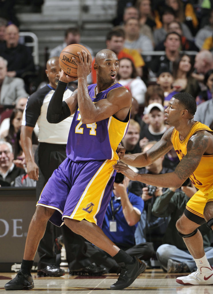 Kobe Bryant wearing Nike Kobe 8 System Blackout (9)