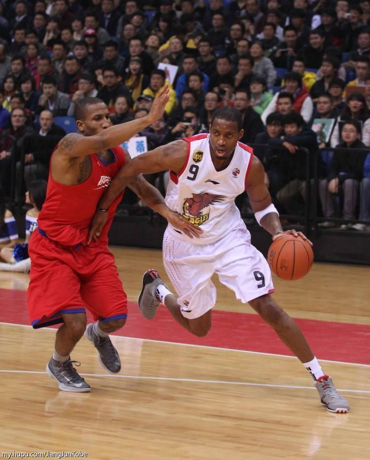 Tracy McGrady wearing adidas Rose 3 Aluminum (3)