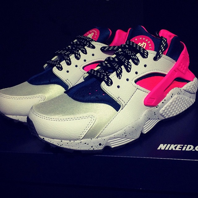 black and hot pink huaraches