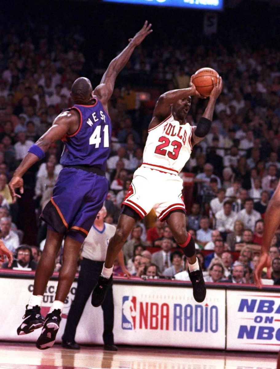 Michael jordan wearing jordan 8 sale