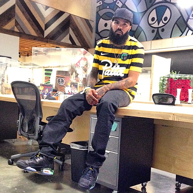 Stalley wearing Air Jordan VI 6 Brazil