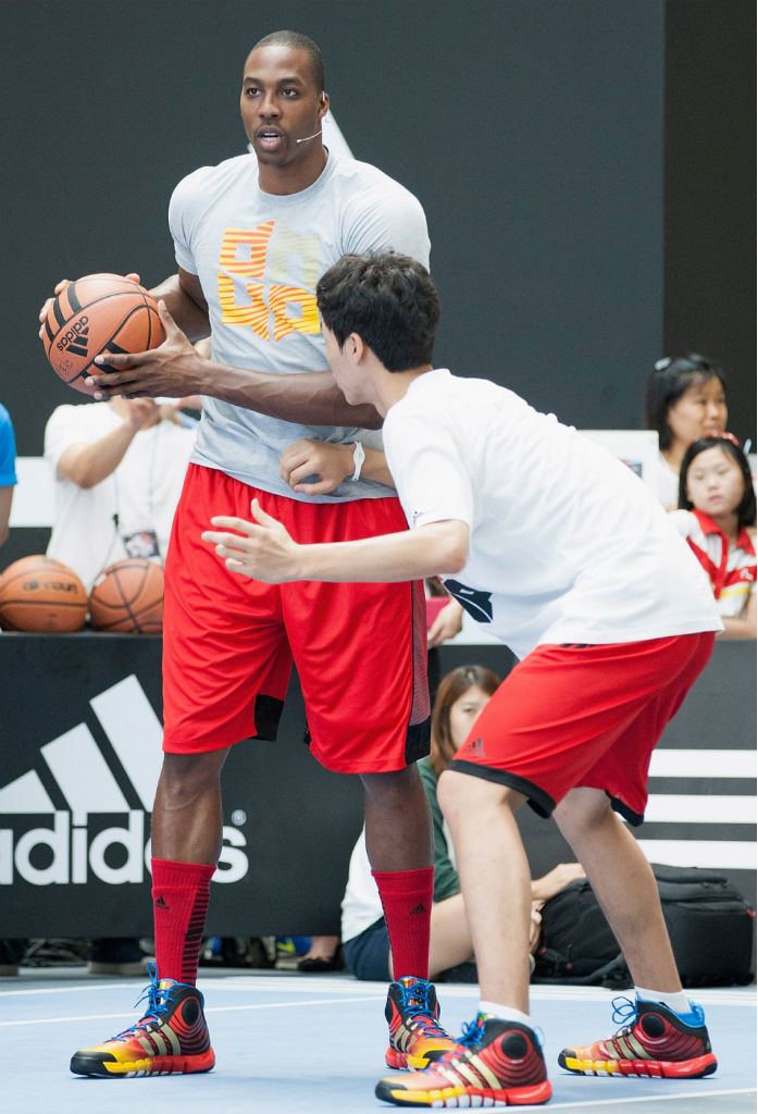 Dwight Howard Wearing "World Tour" adidas D Howard 4 In Seoul (10)