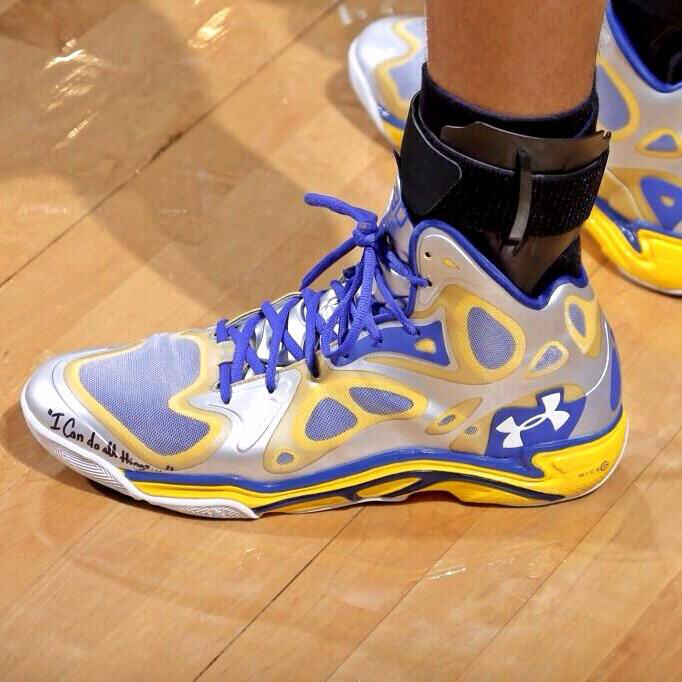 steph curry shoes tonight