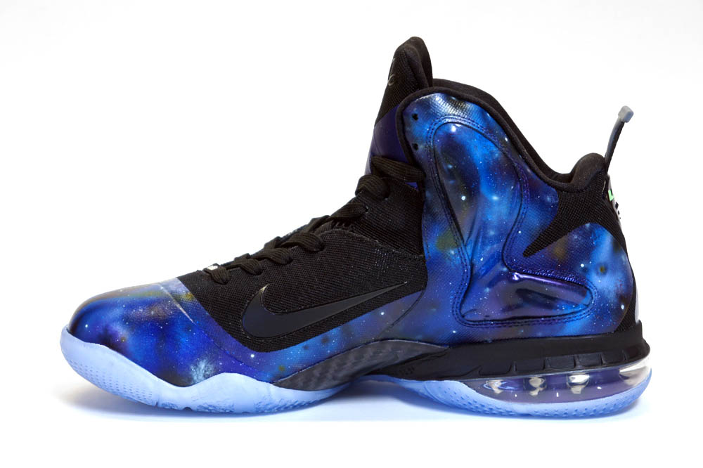 Lebron store galaxy shoes