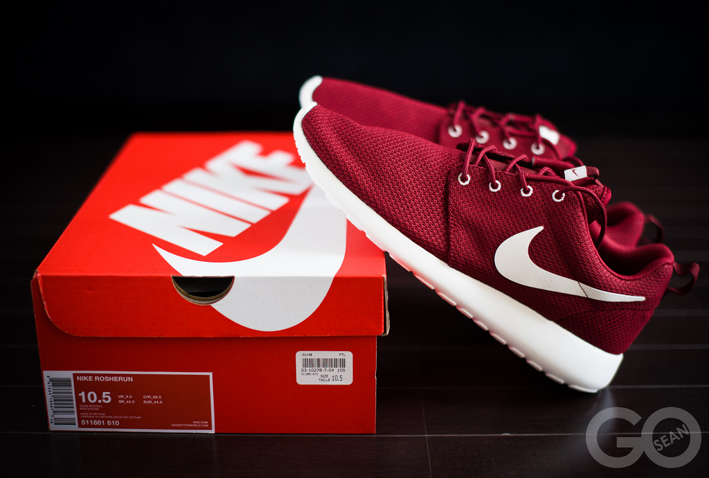 nike roshe run red sail