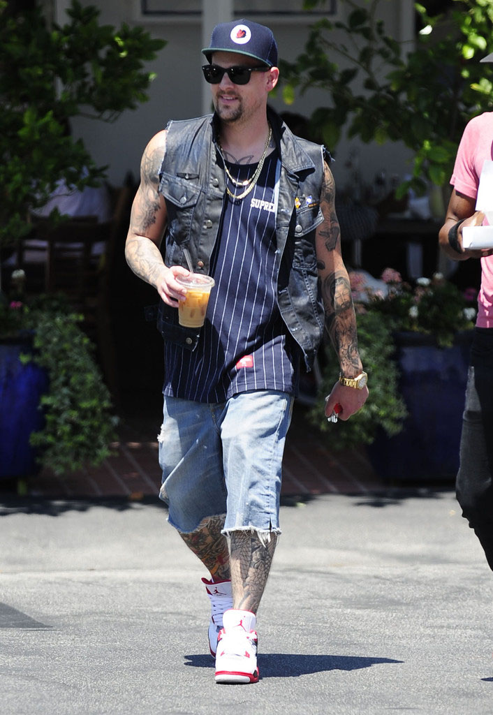 Joel Madden wearing Air Jordan IV 4 Fire Red (3)