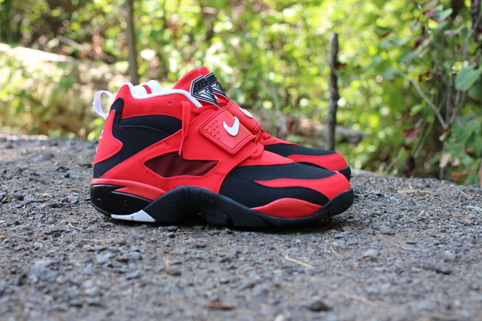 red black white nike air diamond turf