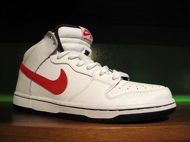 nike sb dunk mid white