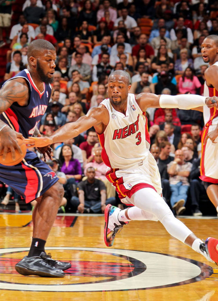 Dwyane Wade wearing Li-Ning Way of Wade Gradient Peel by Mache Custom Kicks (7)