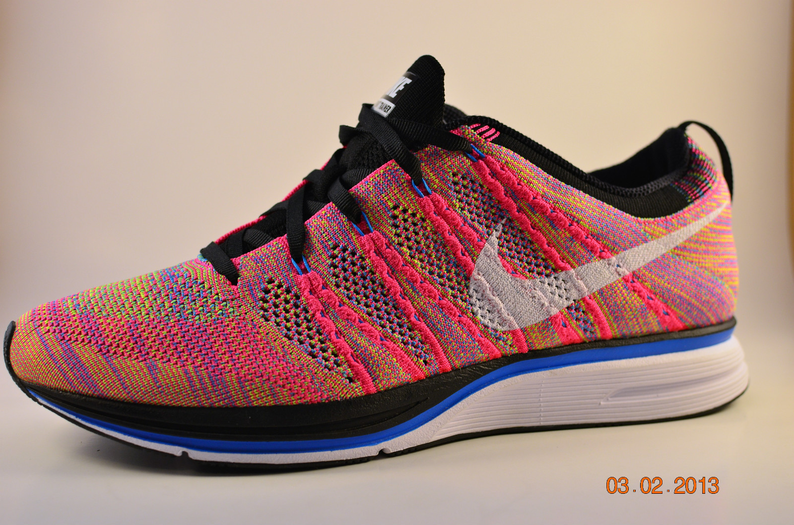 nike flyknit multicolor trainer